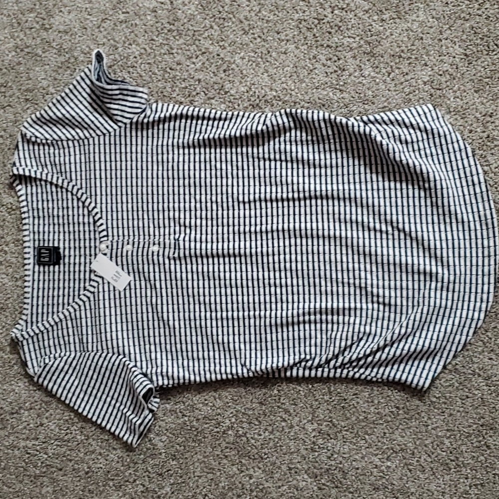 Gap Maternity shirt sz large